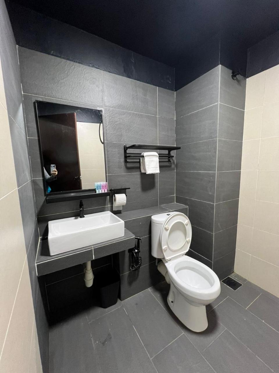 Samsara Studio Apartment At Kompleks Mutiara Gm グア・ムサン エクステリア 写真